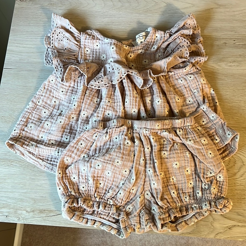 Jessica Simpson 24 month taupe floral top shorts set/ embroidery gauze muslin